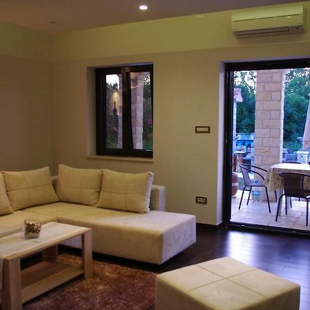 Apartment Verano Njivice Exterior photo