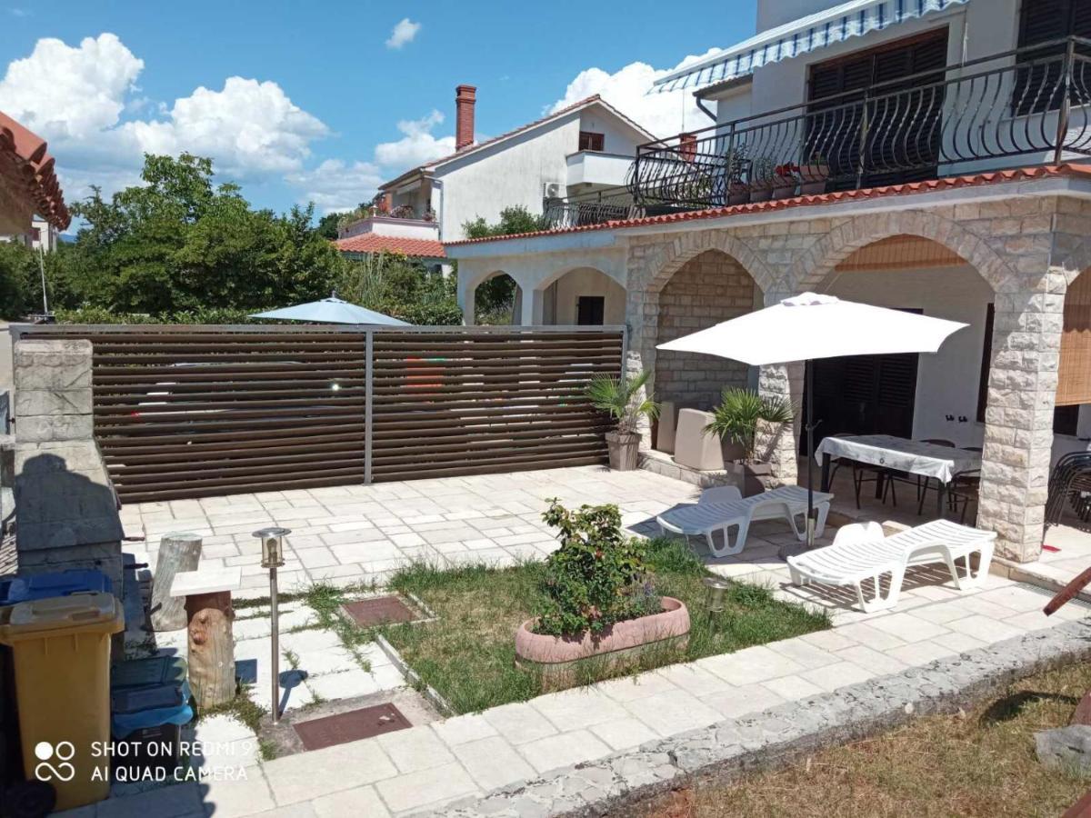 Apartment Verano Njivice Exterior photo