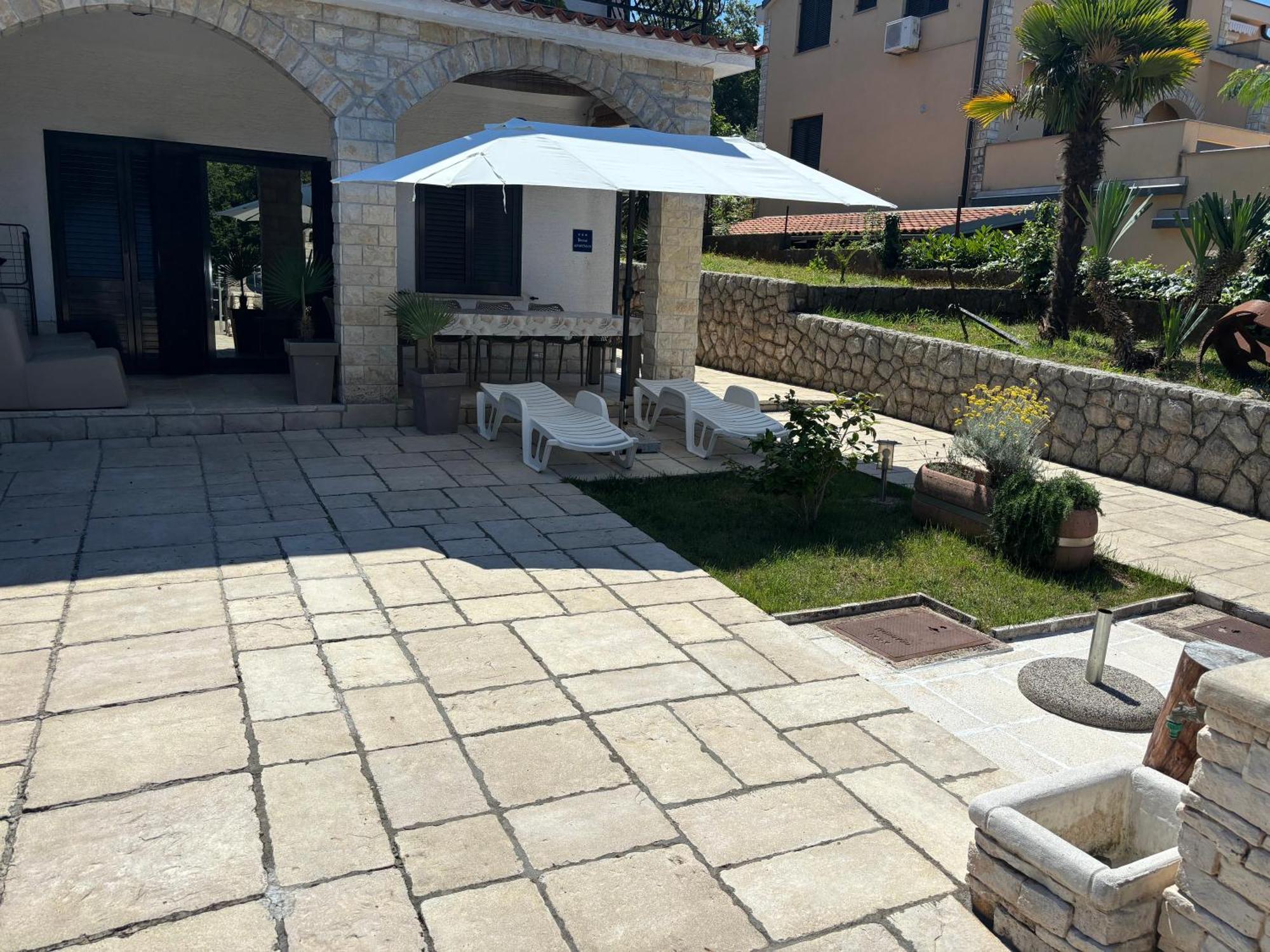 Apartment Verano Njivice Exterior photo