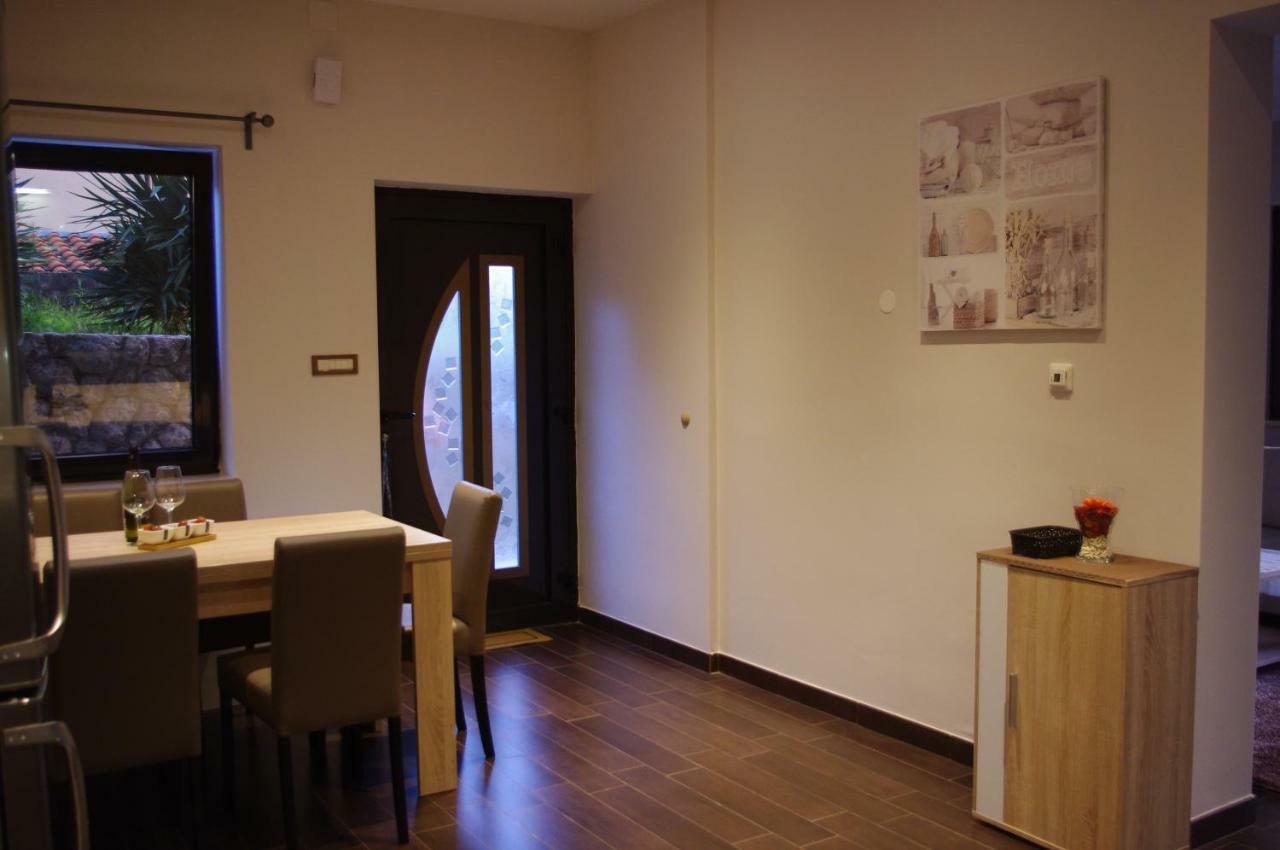 Apartment Verano Njivice Exterior photo