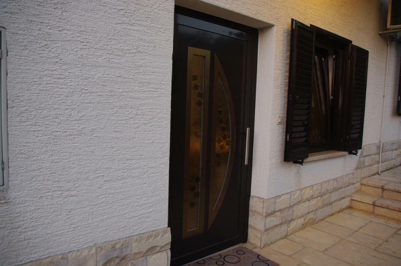 Apartment Verano Njivice Exterior photo